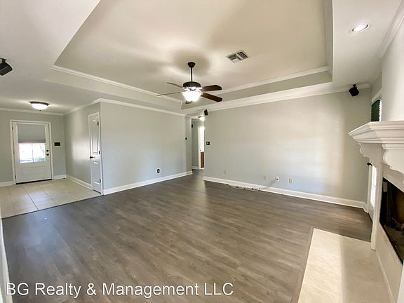 4th image of 218 Belle Plaine Ave