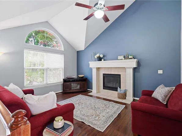 304 Taylor Ln, Belton, MO 64012