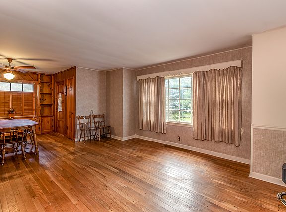 5th image of 350 W Circle Dr