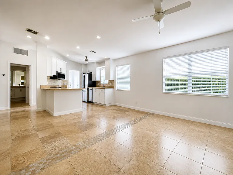 28869 Vermillion Ln — Photo 2