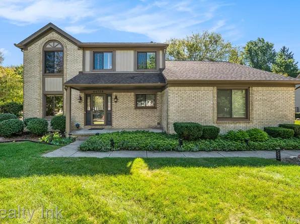 44755 Huntingcross Dr, Novi, MI 48375