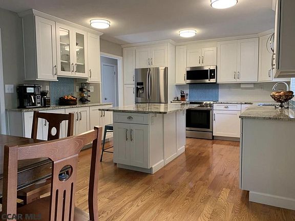 5th image of 111 Willowbrook Dr