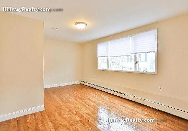 Meridian St — Photo 5