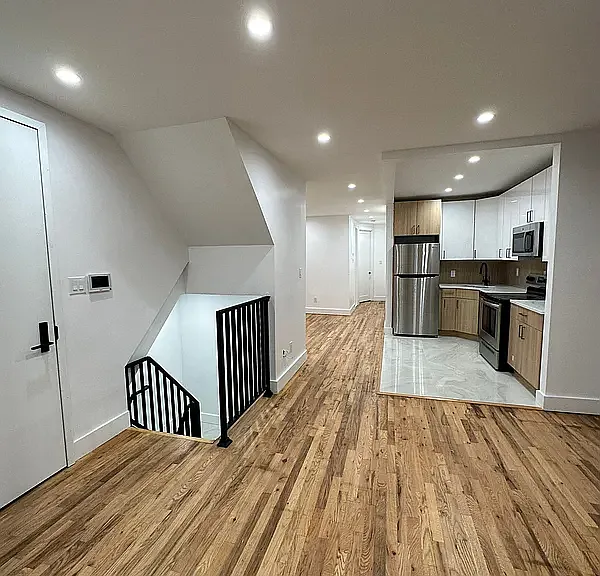 1129 Broadway #1A — Photo 1