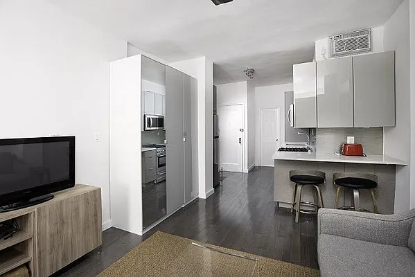 Rented by Taylor Made Brokerage, Inc | media 4