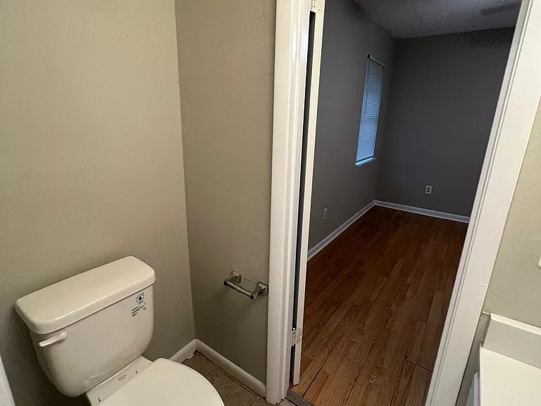 812 Robin Hood Trl — Photo 18