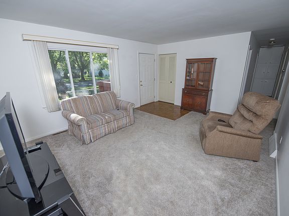 4th image of 2700 Dawn Dr