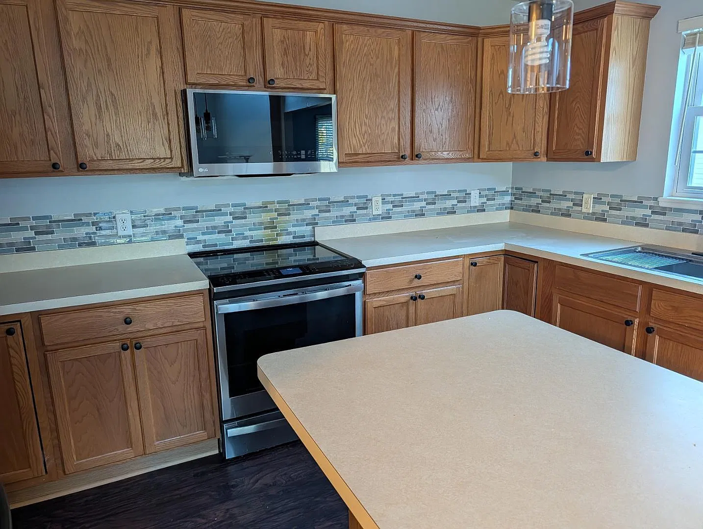 3 bed, 2.5 bath, 1932 sqft, $3,000 — Photo 4
