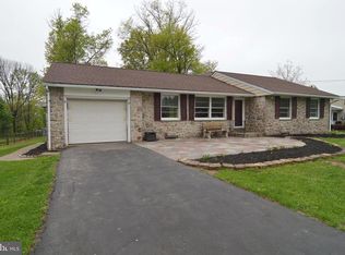 720 White Pine Ln, Pottstown, PA 19464