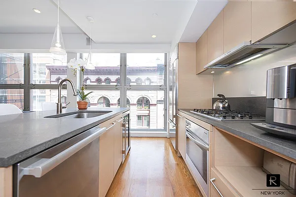 Sold by R New York | media 18