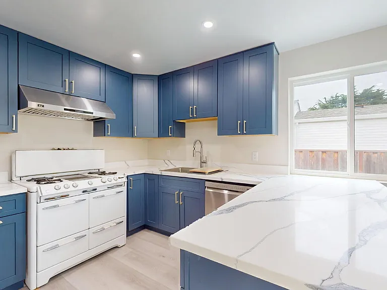 976 Masson Ave — Photo 5