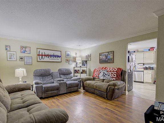 3rd image of 707 Bayberry Dr