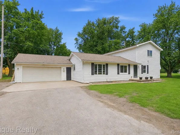 12376 W Reid Rd, Durand, MI 48429