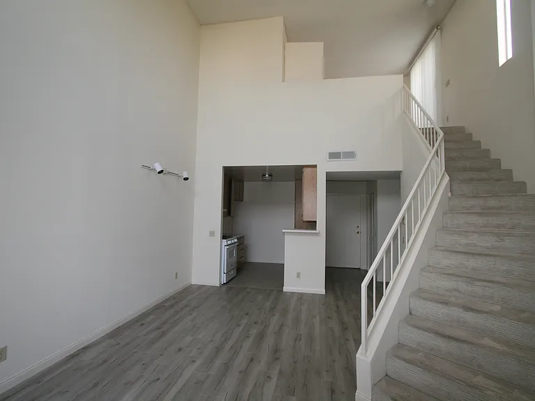 3637 Clarington Ave #213 — Photo 35
