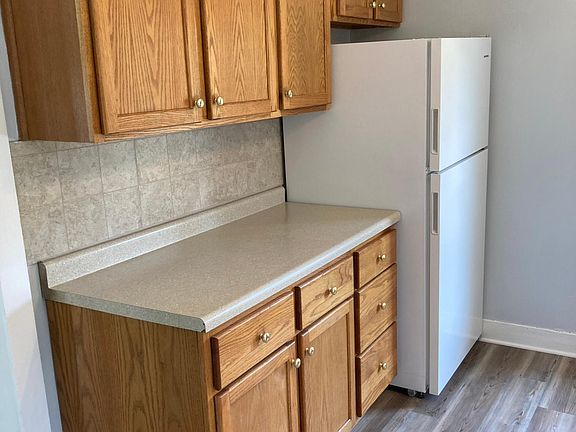 3rd image of 509 Caswell St #2