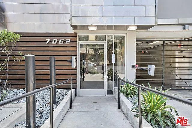 7062 Hawthorn Ave #305 — Photo 17