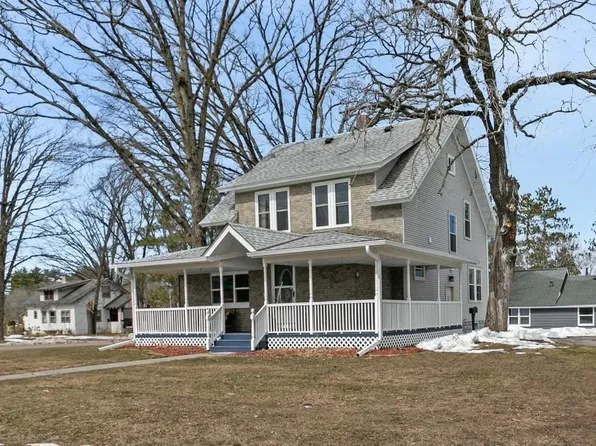 330 4th St, Mora, MN 55051