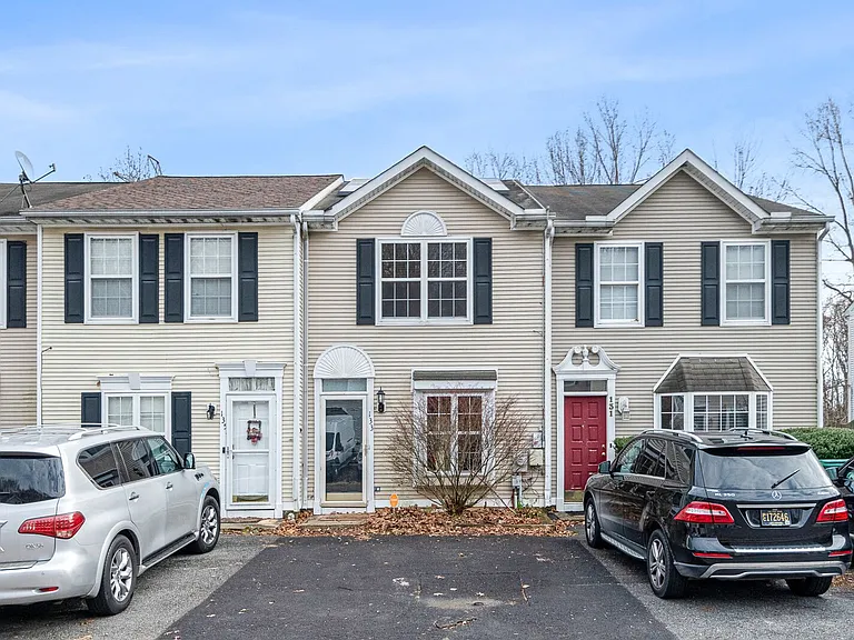 133 Creekside Ct — Photo 1