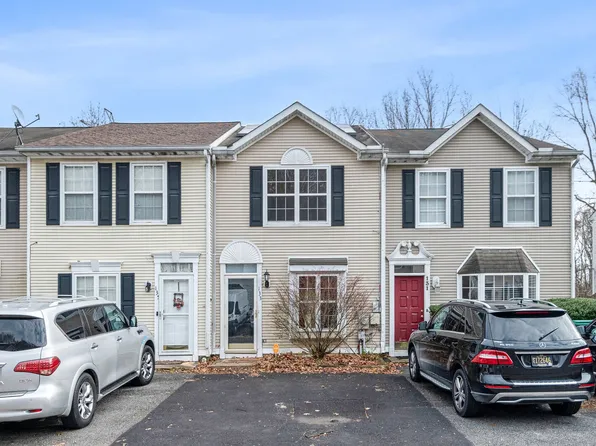 133 Creekside Ct, Newark, DE 19702