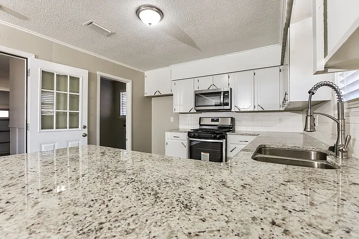 22 Single Oaks Dr — Photo 4