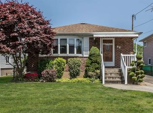 29 Lydia St, Valley Stream, NY 11580