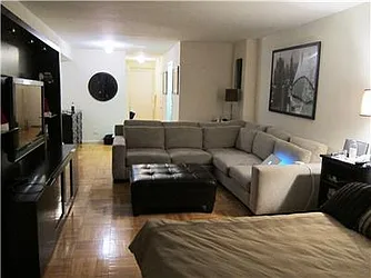 Rented by R New York