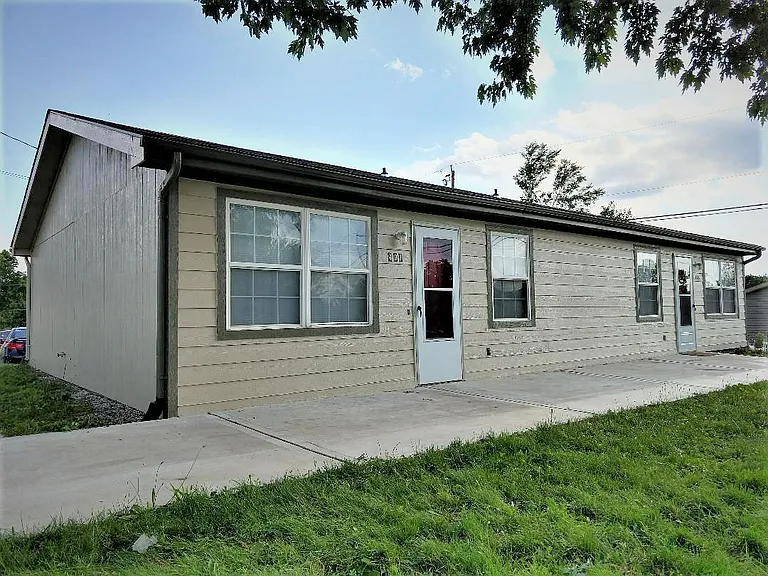 401 W Davis St — Photo 7