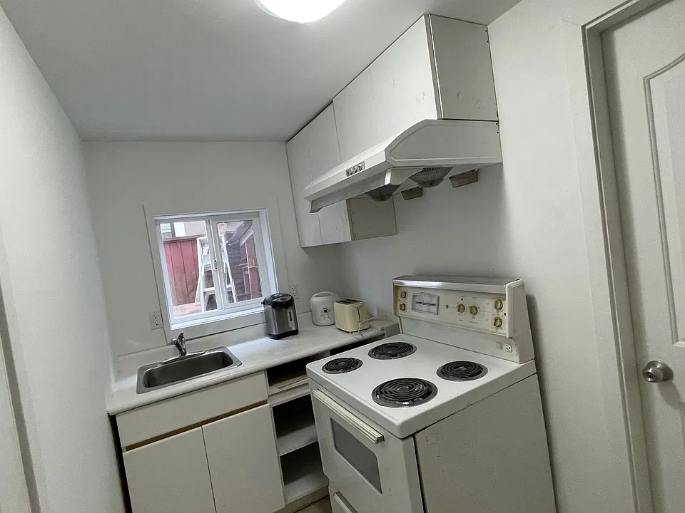 6351 Nadine Cres #1