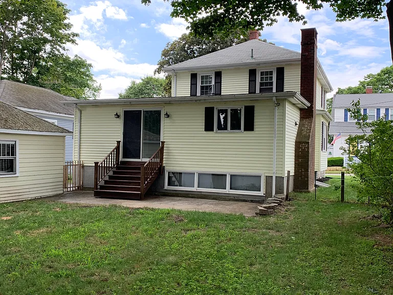 32 Strathmore Rd — Photo 17