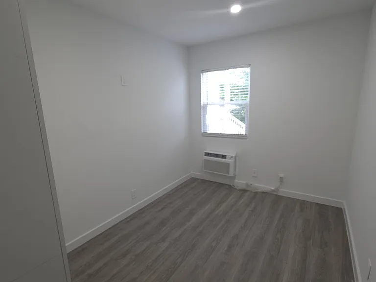 906 N Riverside Dr #1-9 — Photo 12