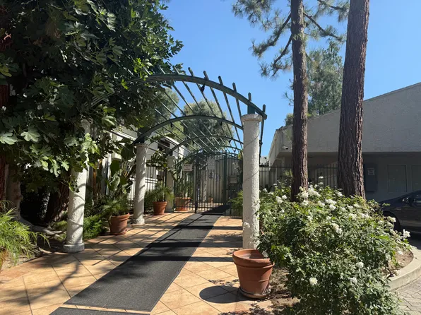 20134 Leadwell St, Winnetka, CA