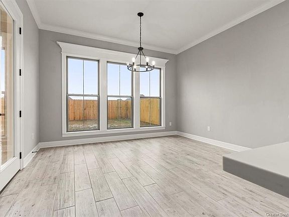 5th image of 2508 S View Dr