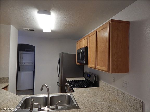 4th image of 9998 Fine Fern St