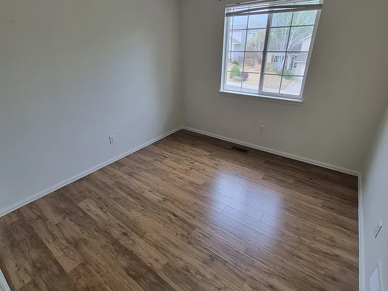 427 Hudson Ct — Photo 18