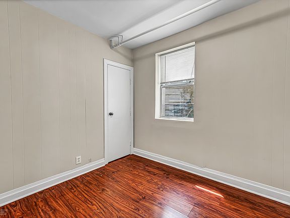 4th image of 2457 N Rockwell St Unit G