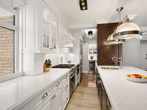 3rd image of 65 E 76th St #2AE
