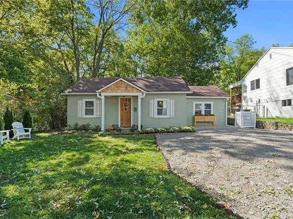 416 N Fairview Ave, Liberty, MO 64068