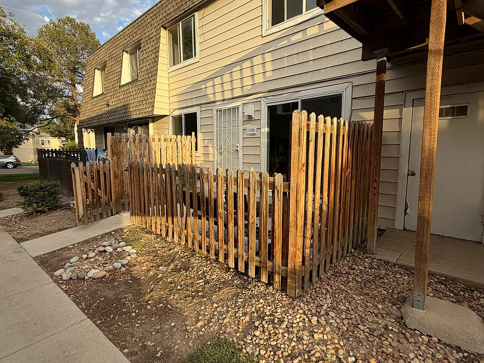 1195 S Oneida St #8D