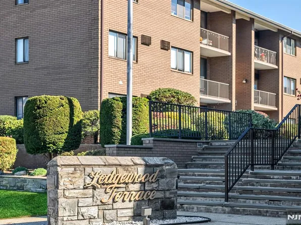 462 Liberty St APT 203, Little Ferry, NJ 07643