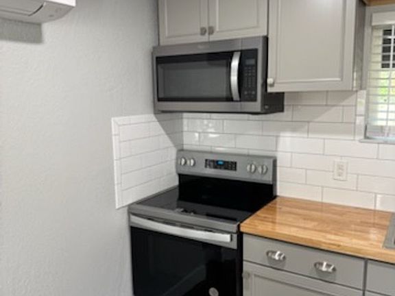 3rd image of 655 Rogue River Hwy APT 4