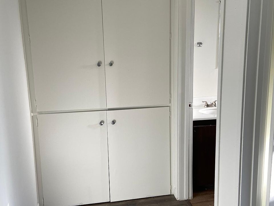 2nd image of 1818 Hardison Pl #5