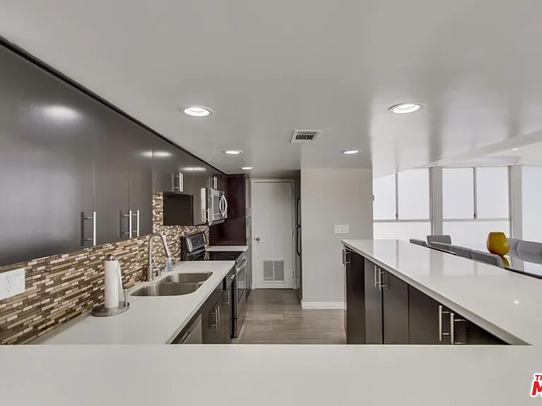 7250 Franklin Ave #1207 — Photo 11