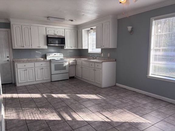 2nd image of 3167 Longwood Dr