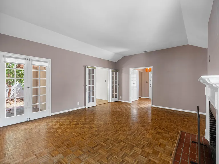 1933 Meridian Ave — Photo 14
