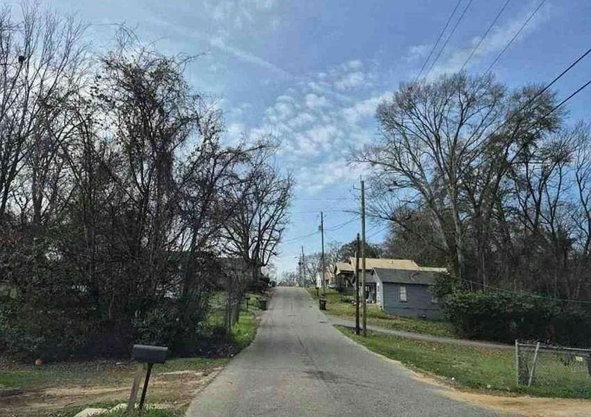 2nd image of 2108 5th St E