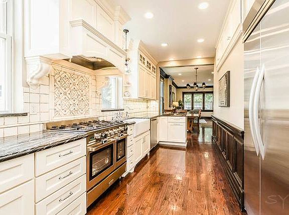 4th image of 1521 N Wood St #1