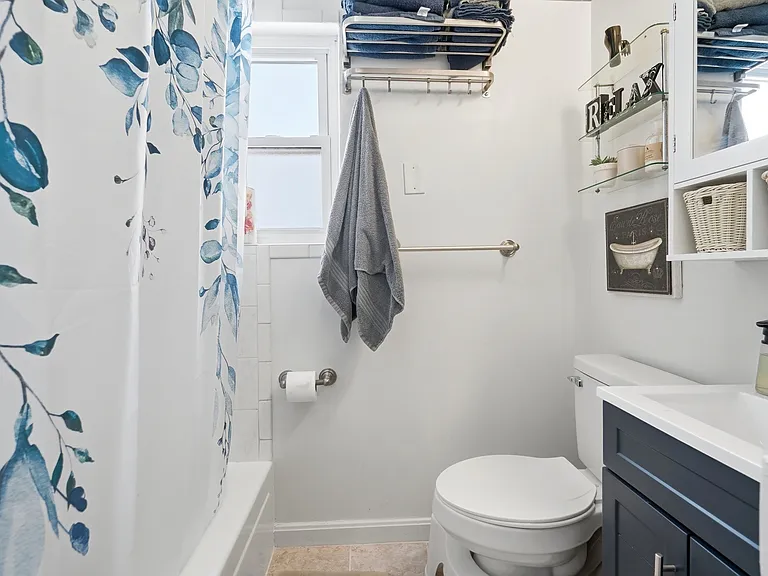 510 E 17th St — Photo 16