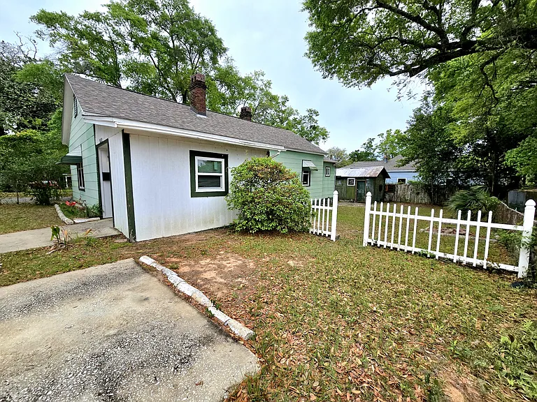 511 E La Rua St — Photo 17
