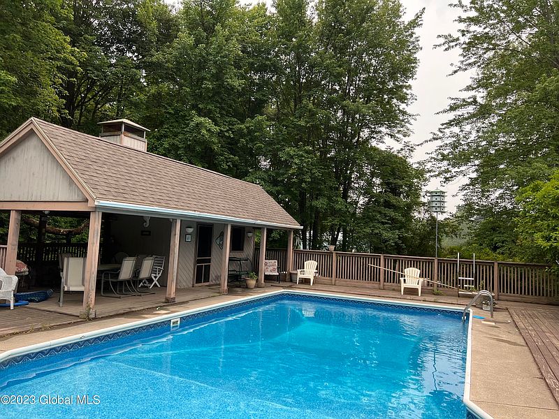 2nd image of 277 Burt Road