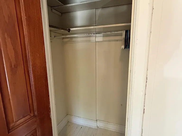 1249 W Newport Ave — Photo 11